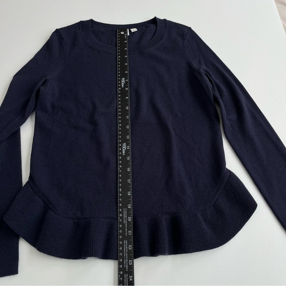 Gap Women's Ruffle Hem Sweater Sz XS Navy Classic Crewneck Feminine Romantic - Picture 4 of 8